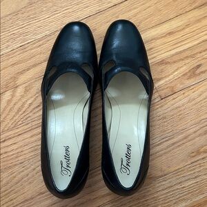 Trotters Classic Black Leather low heel shoes